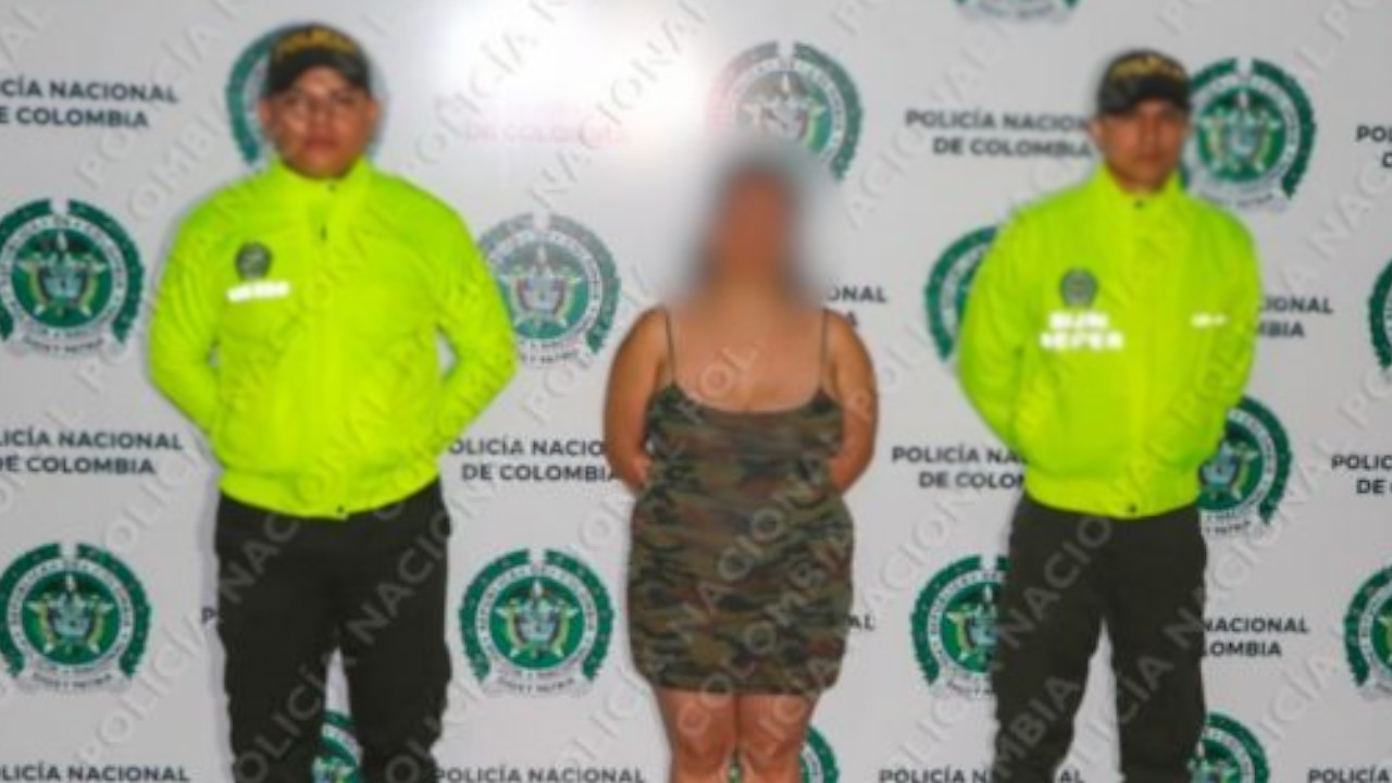 Obligaba a su hija a vender servicios sexuales como modelo web cam