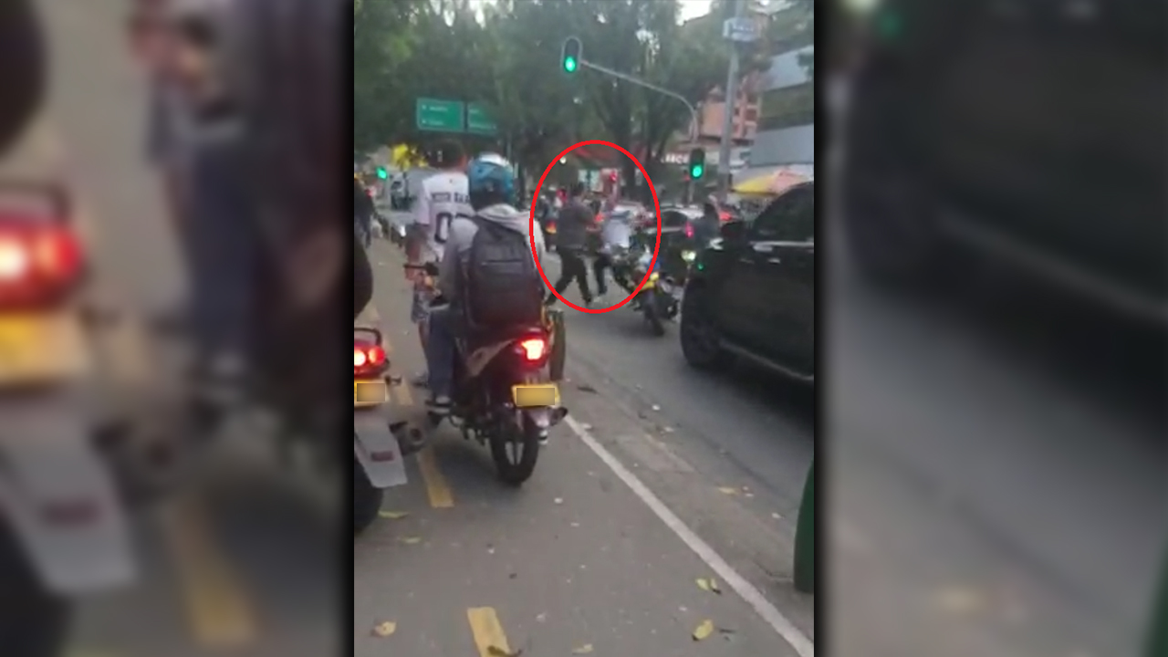 [VIDEO] Muy alzados? Dos conductores se fueron a los puños por la 70