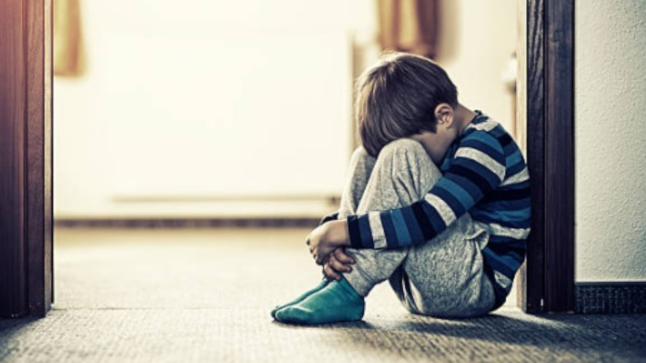 Dos adolescentes arrestados por secuestrar y torturar a un niño de trece años