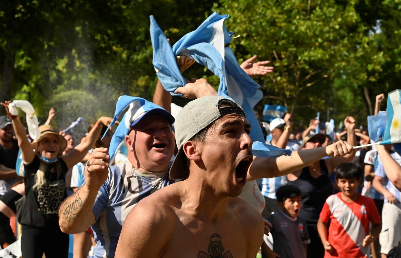 GALERIA DE FOTOS: En Argentina celebran el paso de su Selección a cuartos de final 4 argentina celebra cuartos02