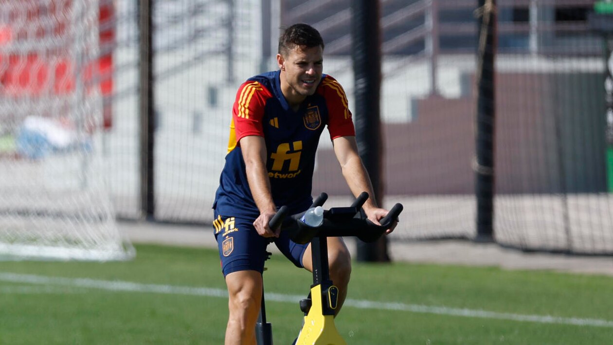 Luis Enrique confirma la recuperación de Azpilicueta