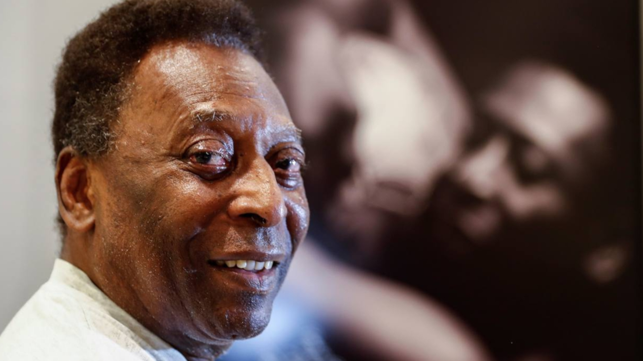 Pelé desea suerte a la selección brasileña desde el hospital