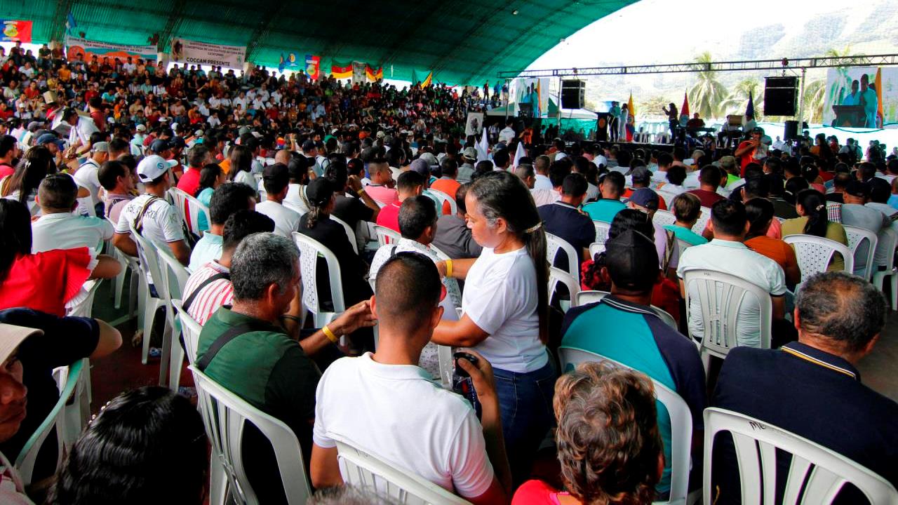 Cocaleros colombianos aúnan sus esperanzas en cambiar la coca por la legalidad