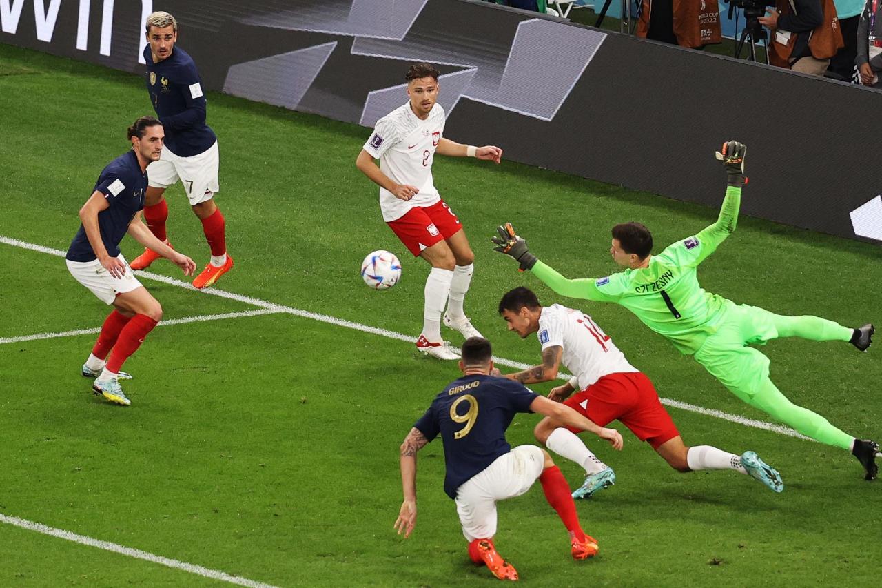 GALERIA DE FOTOS: 3-1 Giroud y Mbappé dinamitan el muro polaco hacia cuartos 7 francia polonia3
