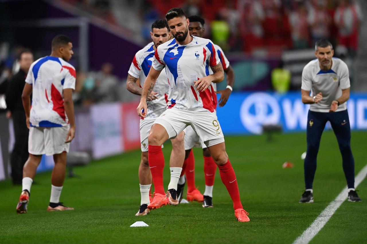 FOTOS: ¡Con la pesada! Francia saca a su equipo de gala, Lewandowski solo en la punta polaca 2 francia3