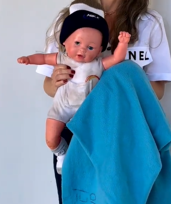 Dos menores pedían limosna con bebe de juguete en La Ceja