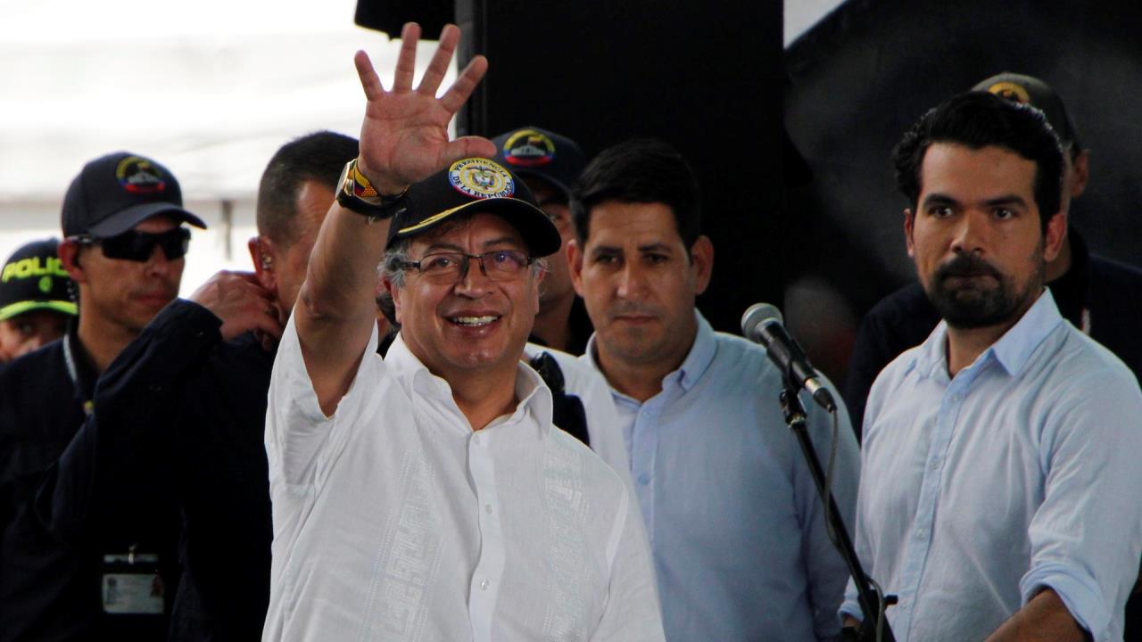 Colombia se ofrece para mediar un "diálogo político y social" en Perú