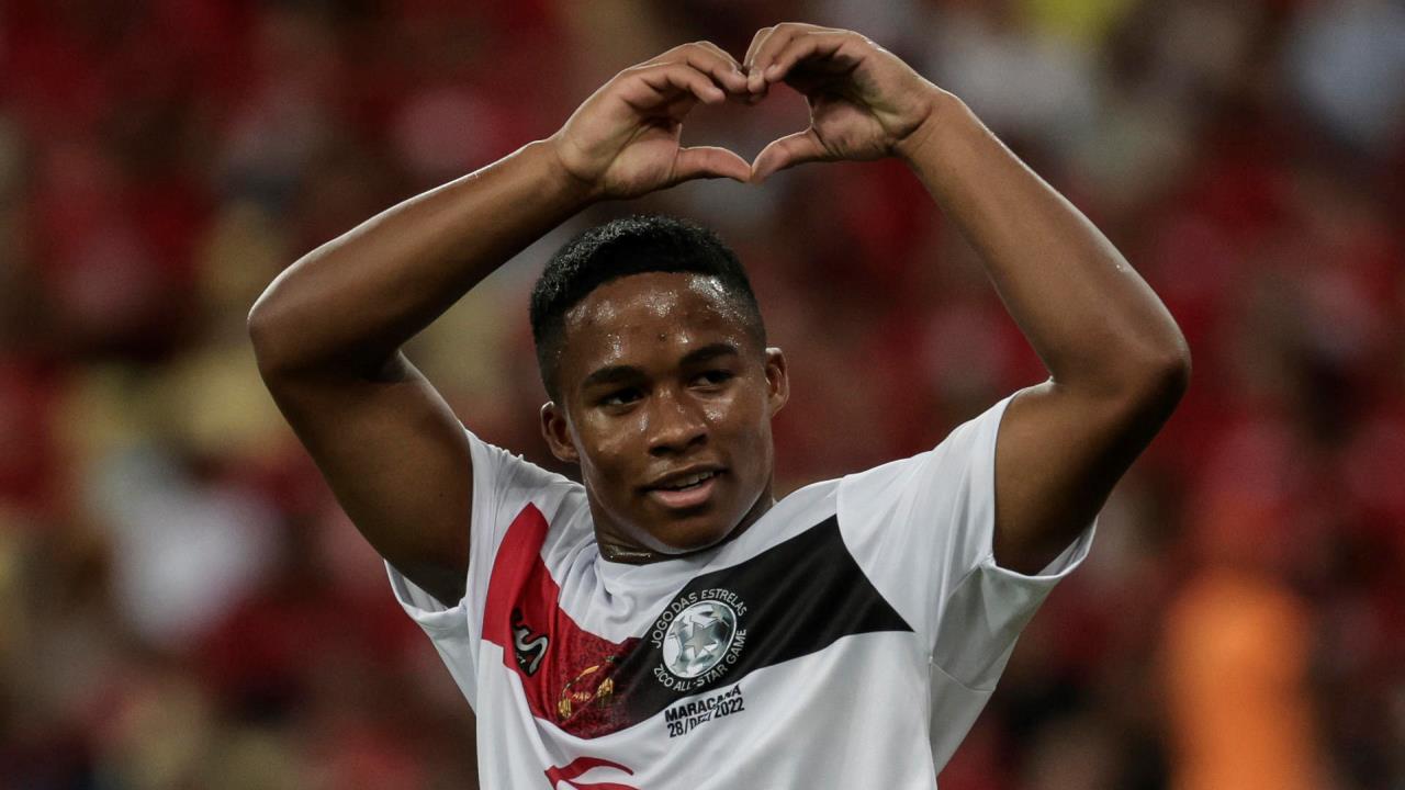 El Juego de las Estrellas organizado por Zico rinde homenaje a Pelé