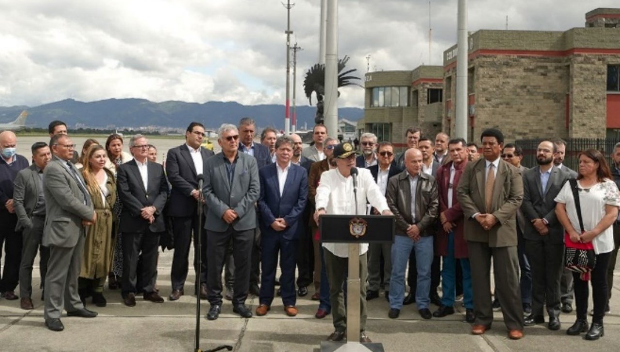 presidente petro salario minino