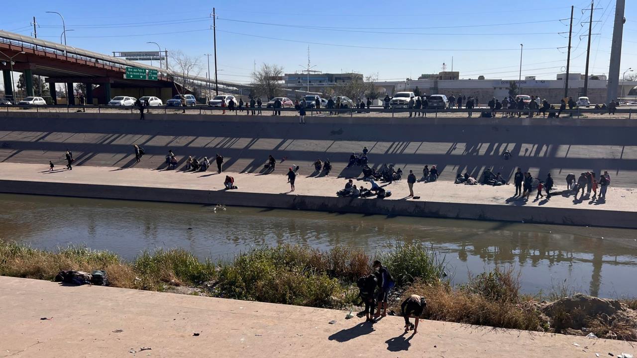 EE.UU. aconseja a migrantes no cruzar la frontera por frío extremo