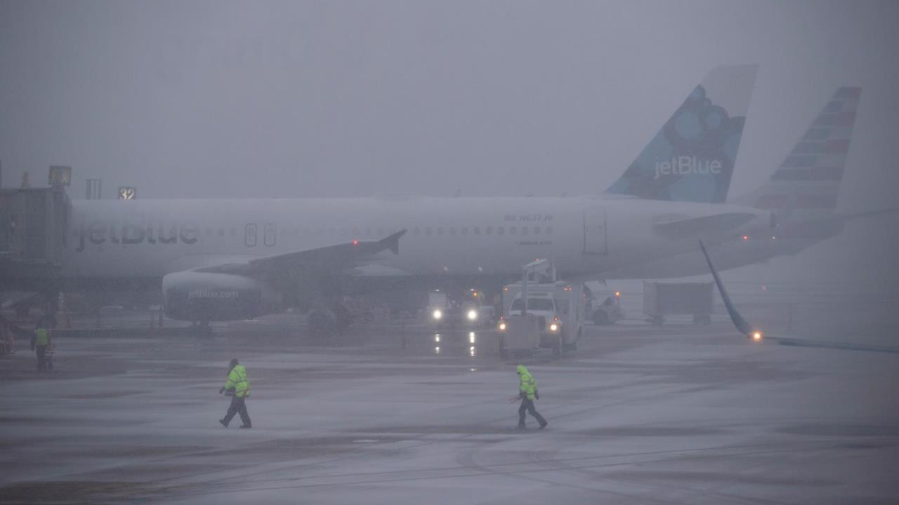 EE.UU. afronta una tormenta invernal "única en una generación"