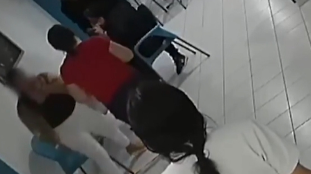 [VIDEO] ¡Ay, Dios mío!: monja fue atracada en una heladería de Bello