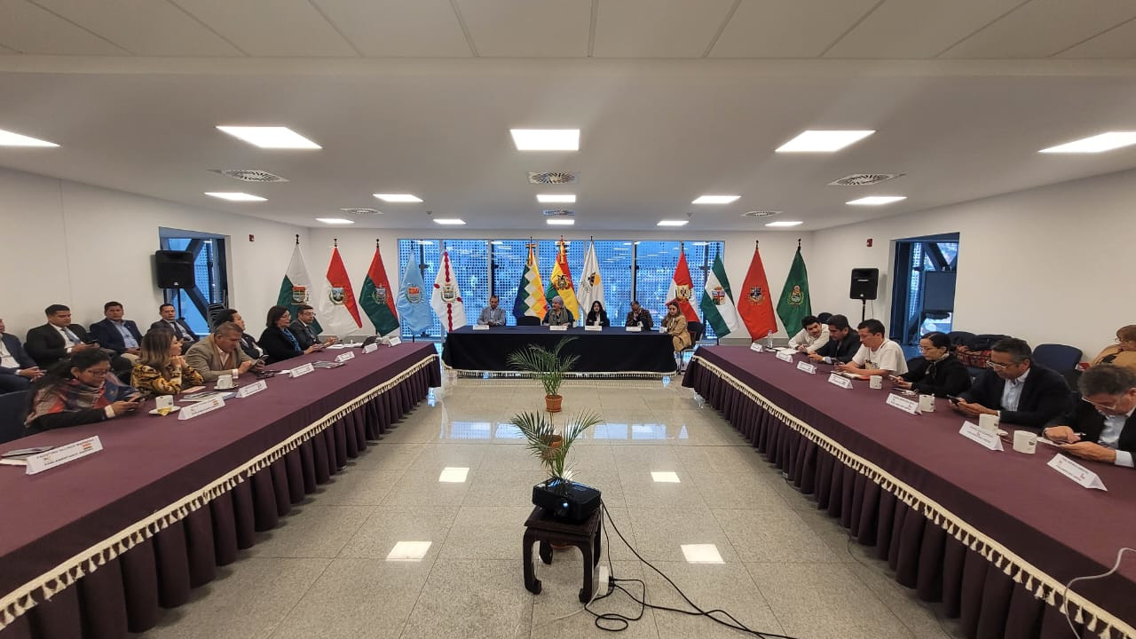 El Parlamento Andino aprueba proyecto de fortalecimiento a las cooperativas financieras para enfrentar el fenómeno de los “paga diario” y los “gota a gota“.