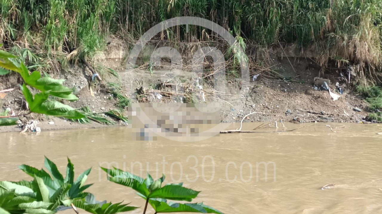 [FOTOS] Reportan que hay un cadáver en el Río Medellín