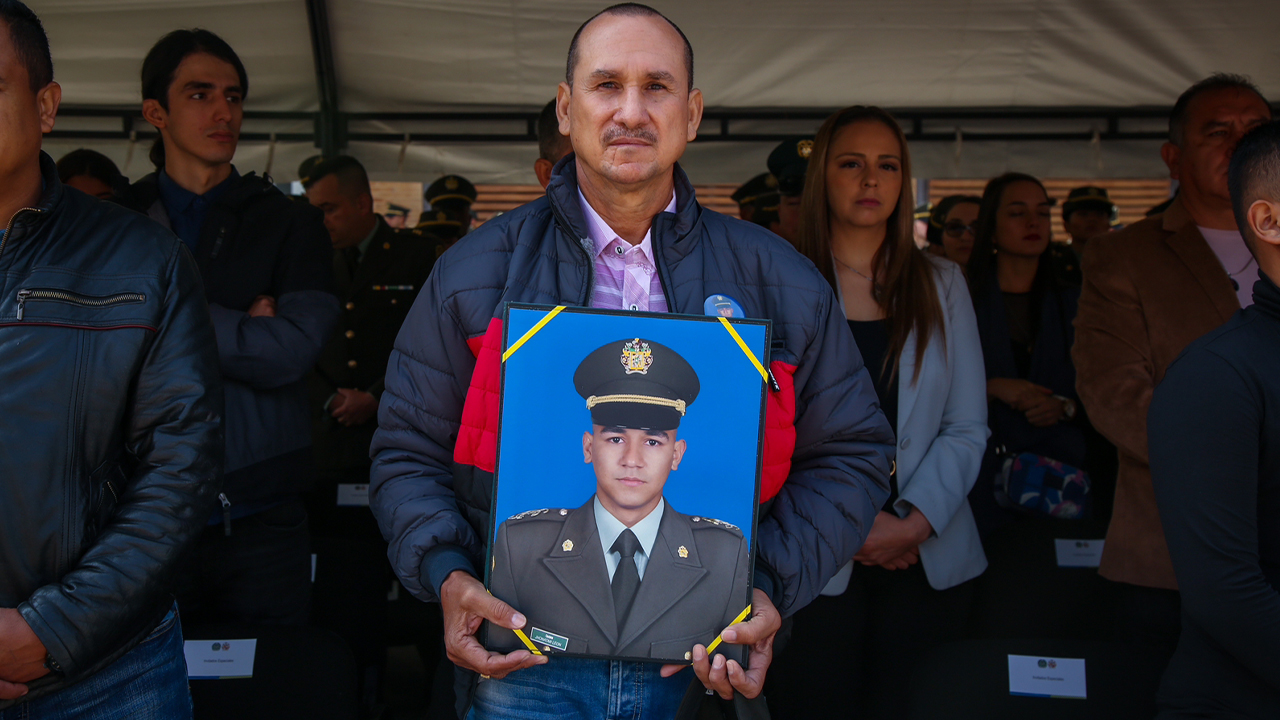 Cuatro años del atentado del ELN a la Escuela de Cadetes General Santander 3 1 Homenaje a 22 cadetes asesinados en atentado ELN