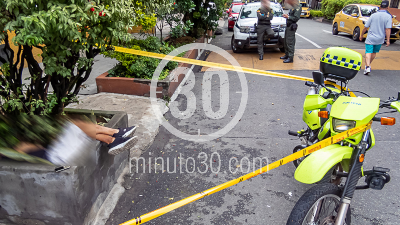 Hallaron el cuerpo de un adulto mayor en una jardinera de Bello