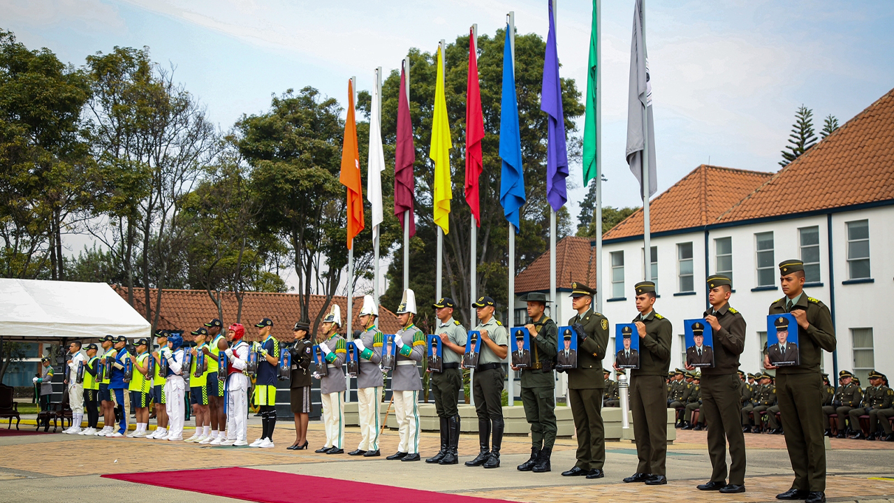 [FOTOS] Con homenaje a 22 cadetes asesinados en atentado, se conmemoró el Día Nacional del Estudiante de Policía