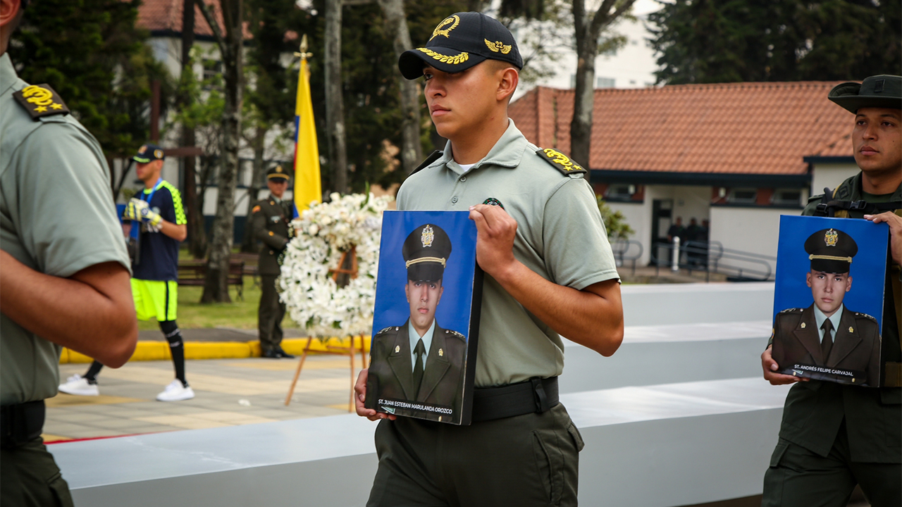 Cuatro años del atentado del ELN a la Escuela de Cadetes General Santander 7 6 Homenaje a 22 cadetes asesinados en atentado ELN
