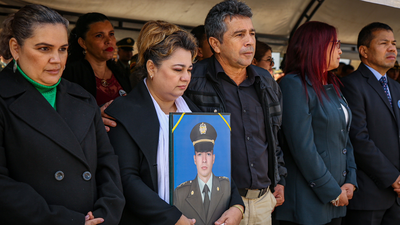 Cuatro años del atentado del ELN a la Escuela de Cadetes General Santander 6 7 Homenaje a 22 cadetes asesinados en atentado ELN