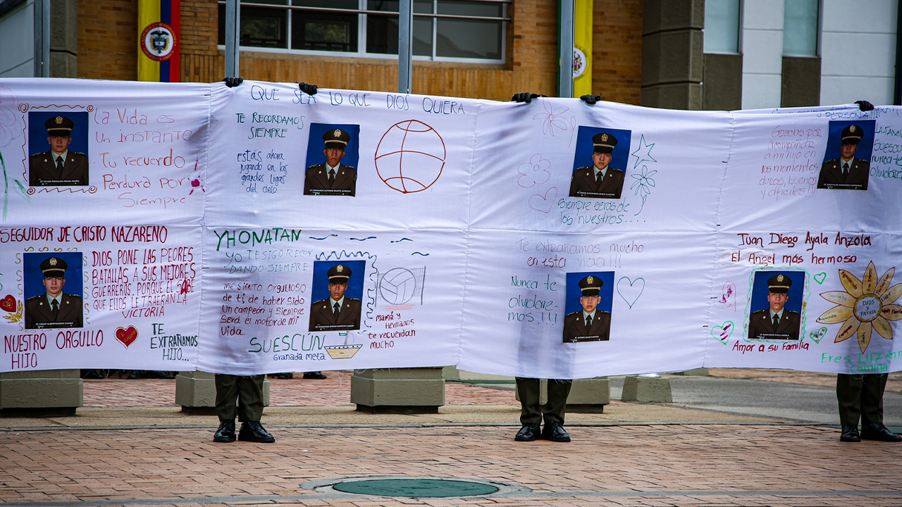 Cuatro años del atentado del ELN a la Escuela de Cadetes General Santander 5 8 Homenaje a 22 cadetes asesinados en atentado ELN