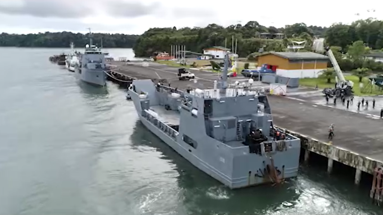 Armada dispuso dos buques para transportar material y alimentos a Nariño