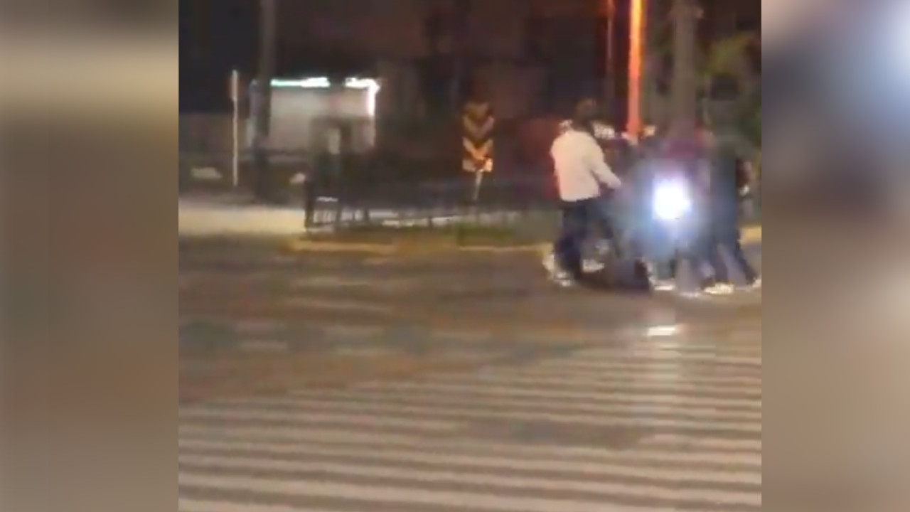 [VIDEO] Quedó grabada la golpiza que le dieron a un presunto ladrón en Cali