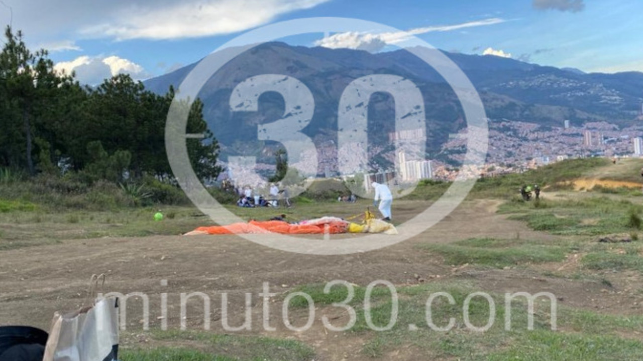 Parapentista murió al caer en zona boscosa de Bello