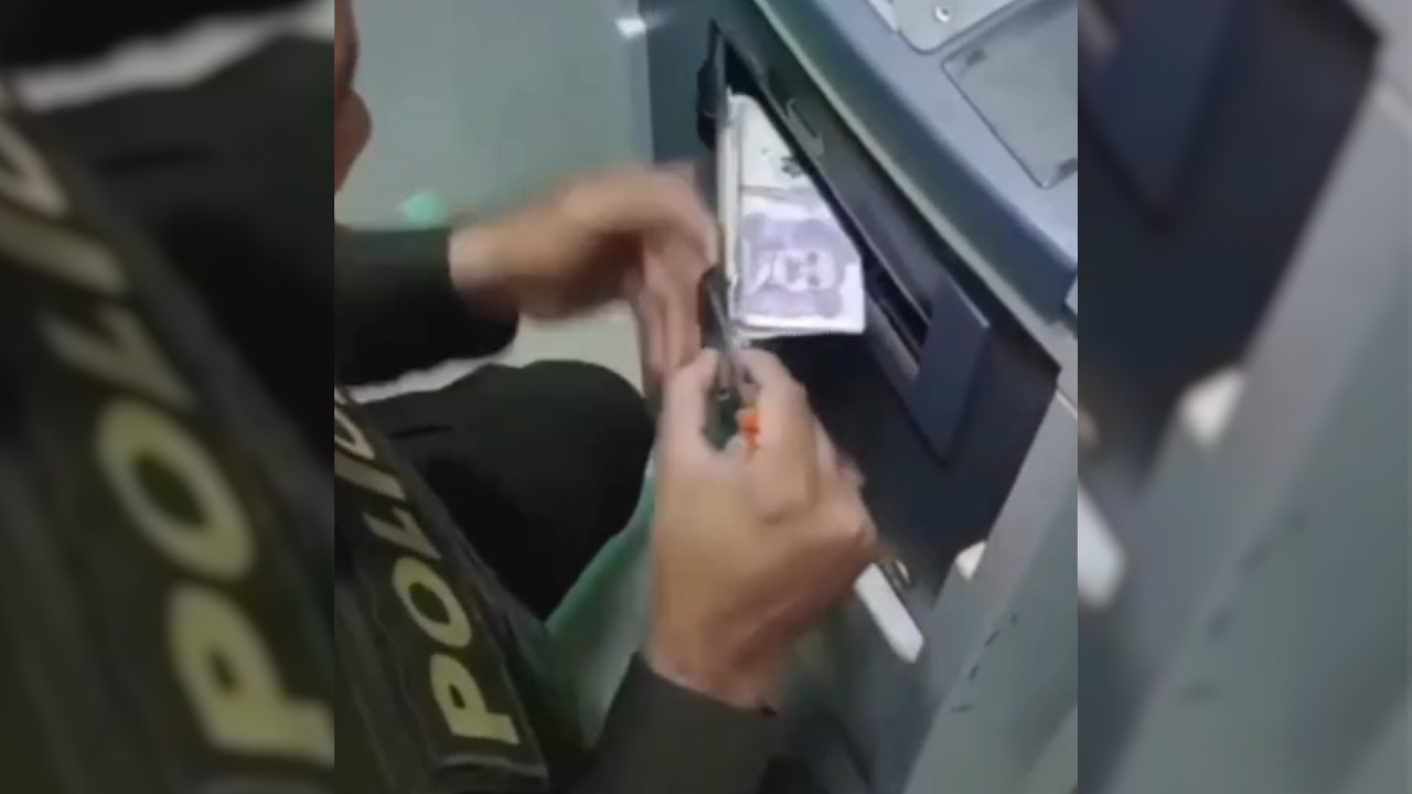¡Que no le pase! Delincuentes bloquean el dinero con una cinta en cajero automático