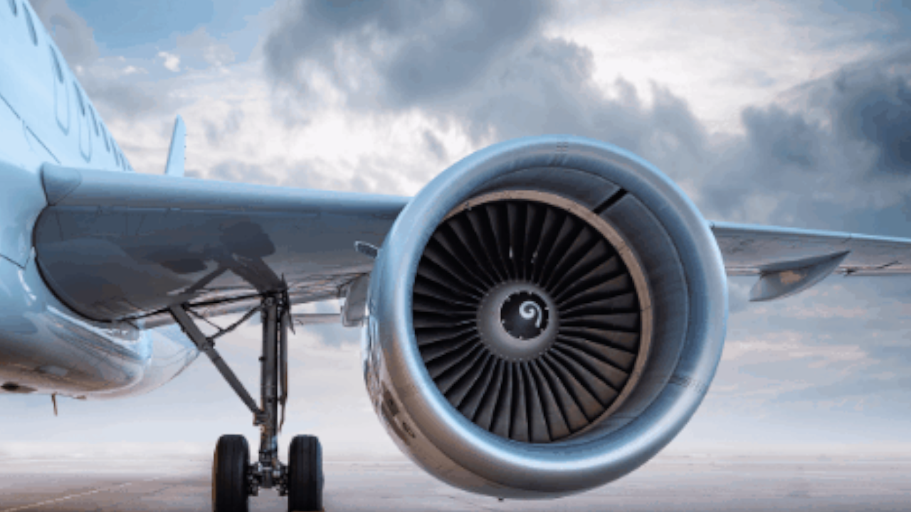 Empleado de aerolínea murió al ser succionado por turbina de avión