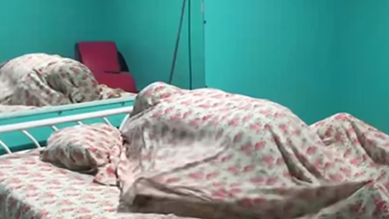 [VIDEO] En redes rajan de comercial de Motel 'El Calmante': ¿Y las puertas, solo hay cortinas?