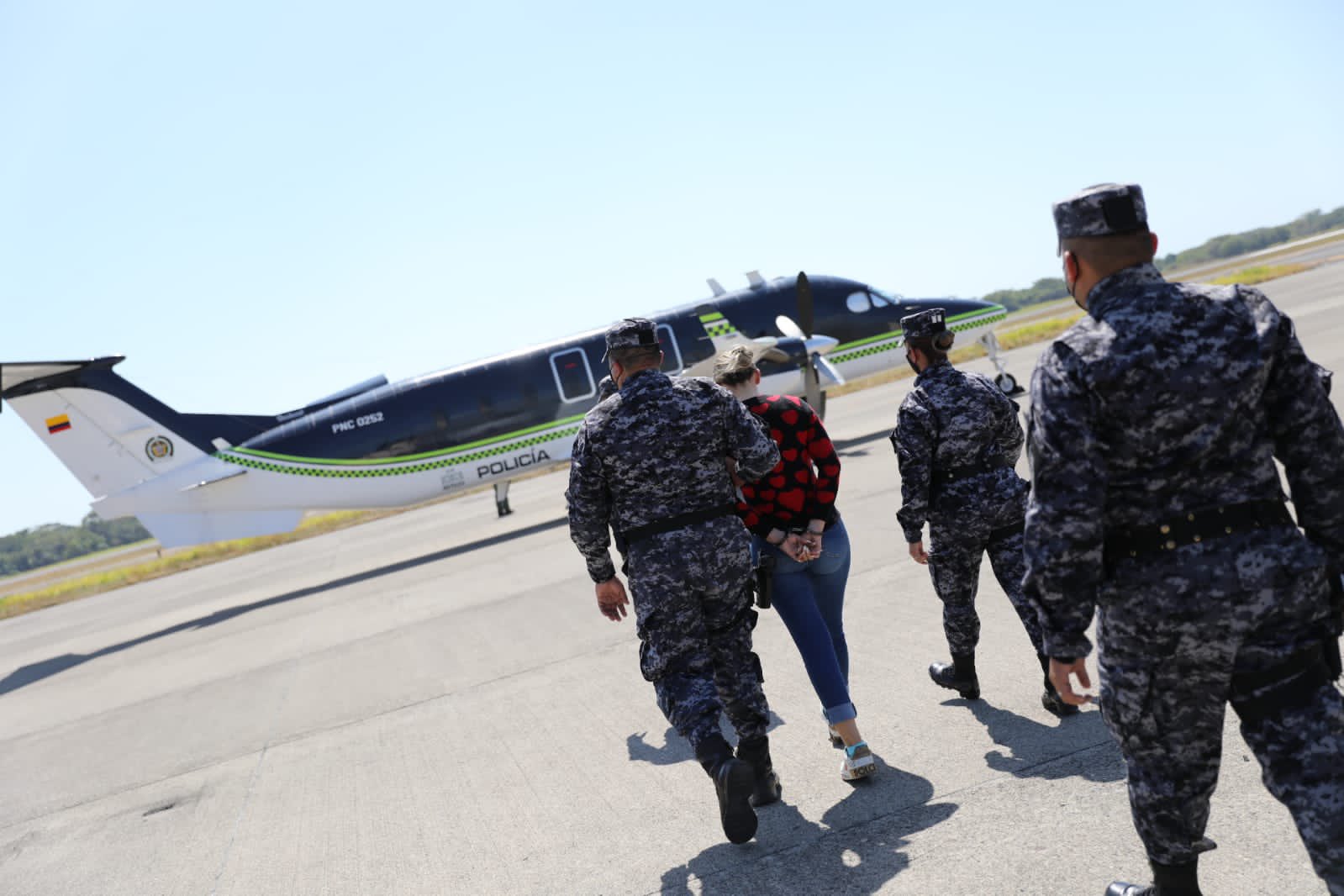 Expulsan de El Salvador a colombiana acusada por el asesinato del fiscal antimafia paraguayo 2 Expulsan de El Salvador a colombiana acusada por el asesinato del fiscal antimafia paraguayo