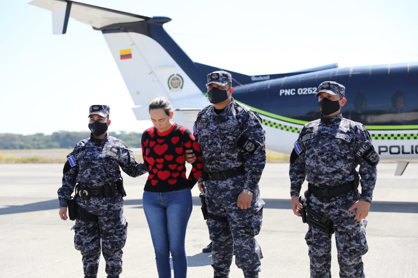 Expulsan de El Salvador a colombiana acusada por el asesinato del fiscal antimafia paraguayo 3 Expulsan de El Salvador a colombiana acusada por el asesinato del fiscal antimafia paraguayo