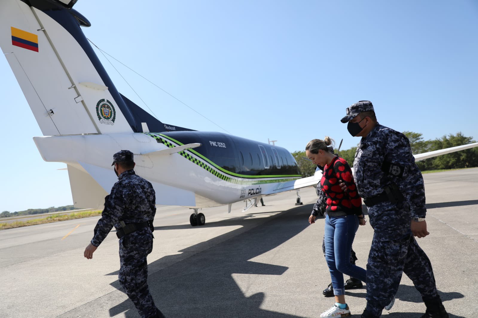 Expulsan de El Salvador a colombiana acusada por el asesinato del fiscal antimafia paraguayo 4 Expulsan de El Salvador a colombiana acusada por el asesinato del fiscal antimafia paraguayo