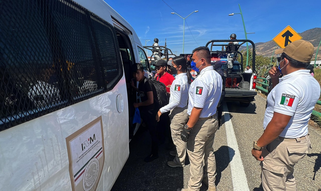 Hallan a más de 250 migrantes hacinados en un tráiler en el sur de México 3 Hallan a mas de 250 migrantes hacinados en un trailer en el sur de Mexico 2