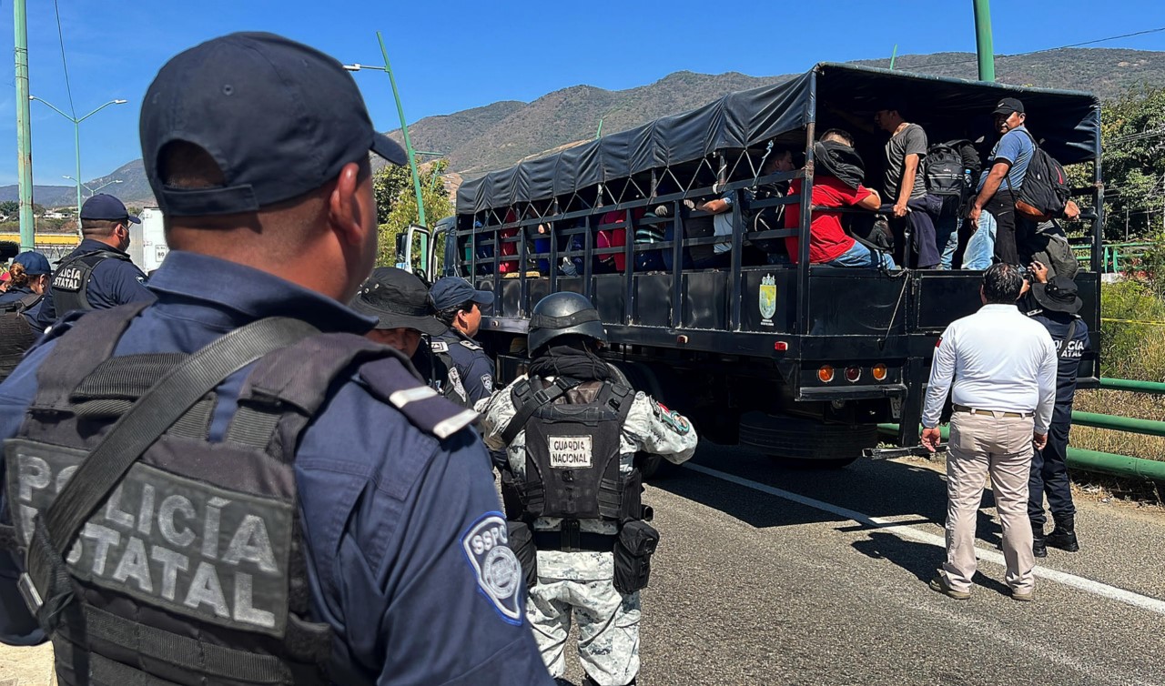 Hallan a más de 250 migrantes hacinados en un tráiler en el sur de México 4 Hallan a mas de 250 migrantes hacinados en un trailer en el sur de Mexico 3