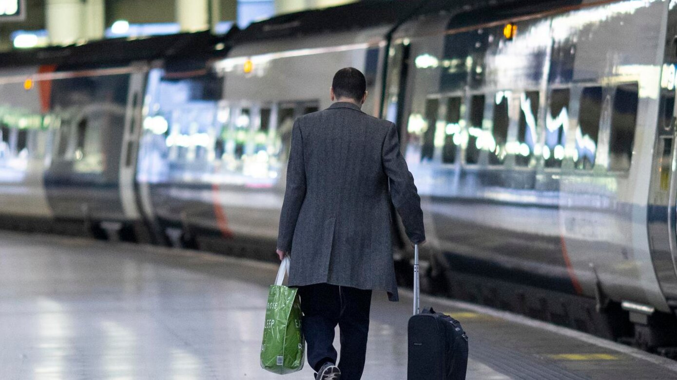 Los trabajadores de ferrocarriles en huelga en UK