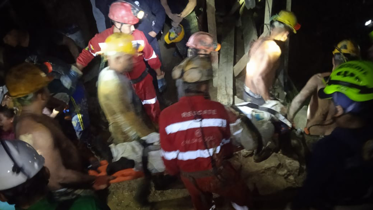 ¡Terrible!, derrumbe de rocas mató un minero 2 Minero herido en derrumbe