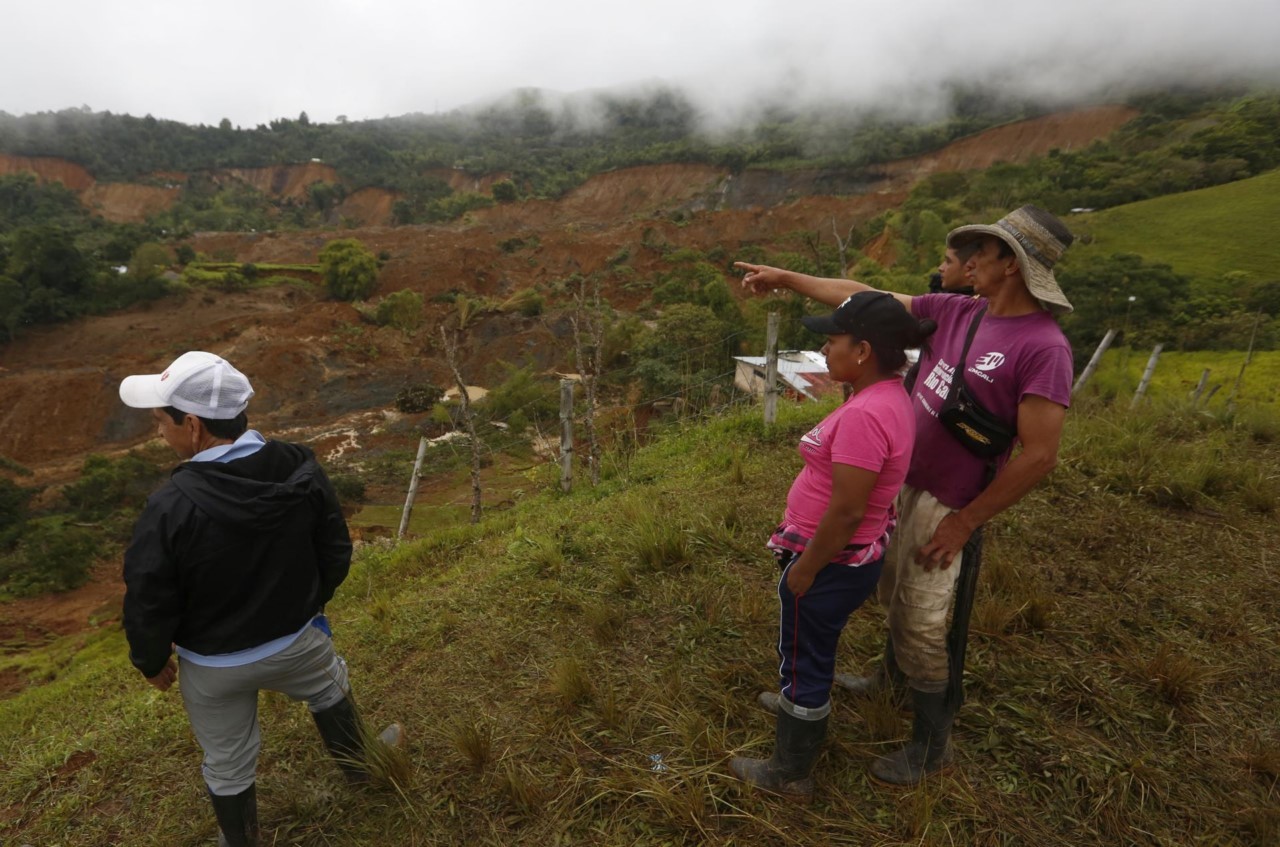 Campesinos de Rosas, intentan rehacer su vida tras alud 3 Rosas departamento del Cauca 1
