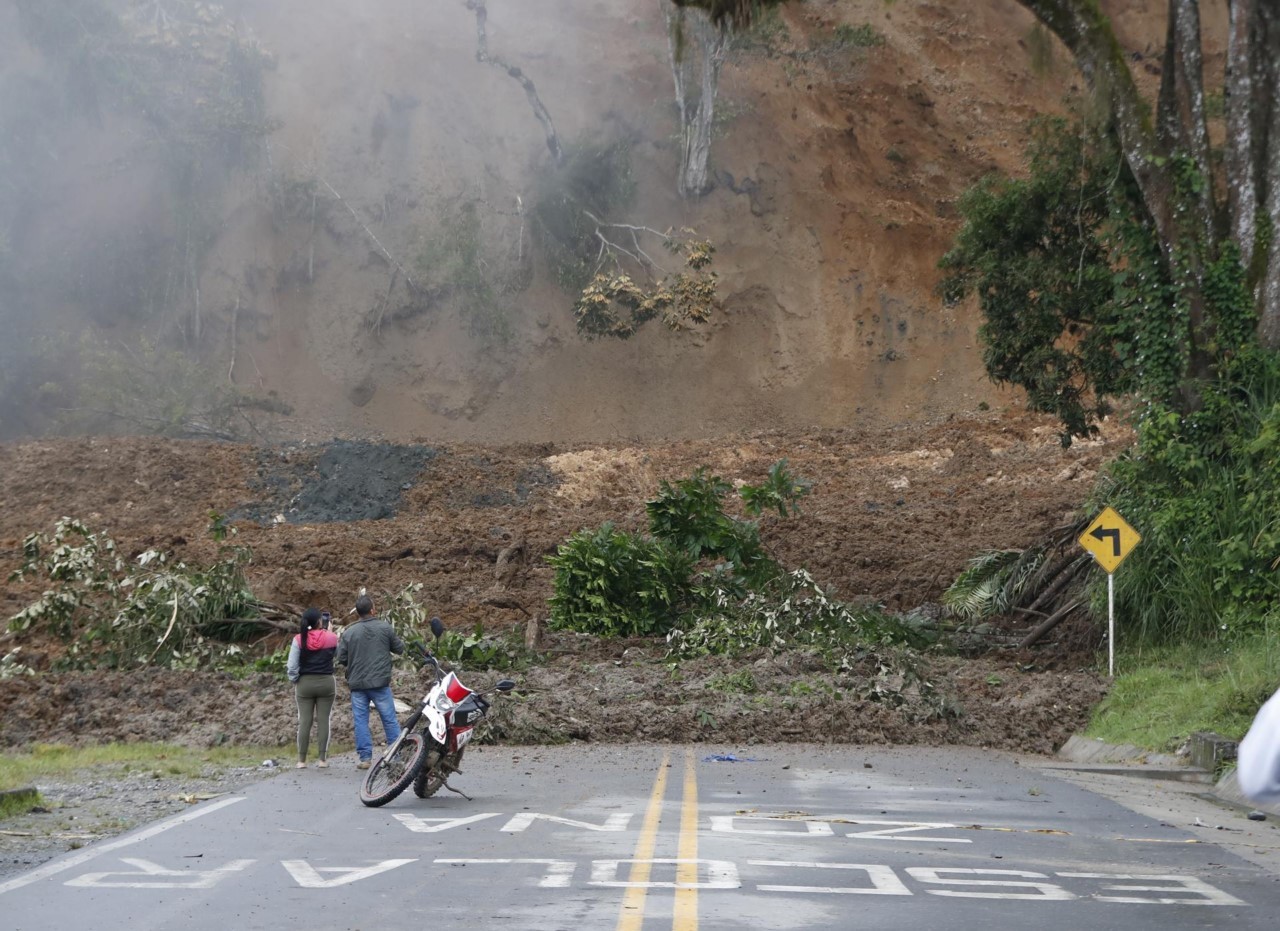 Campesinos de Rosas, intentan rehacer su vida tras alud 4 Rosas departamento del Cauca 2