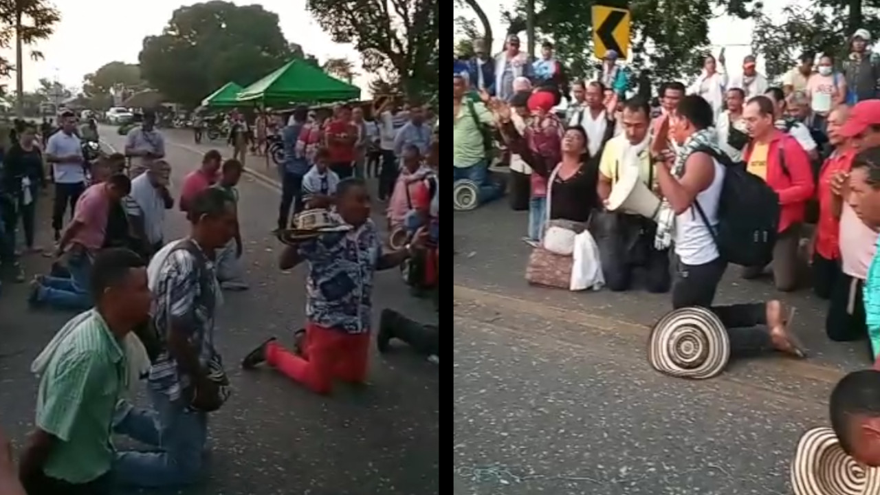 [VIDEO] Campesinos que bloquean la vía que va de Medellín a la costa se arrodillaron en medio de la protesta
