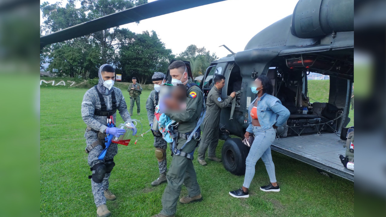 [FOTOS Y VIDEO] La Fuerza Aérea transportó hasta Medellín a un niño que estaba muy enfermo en el Chocó