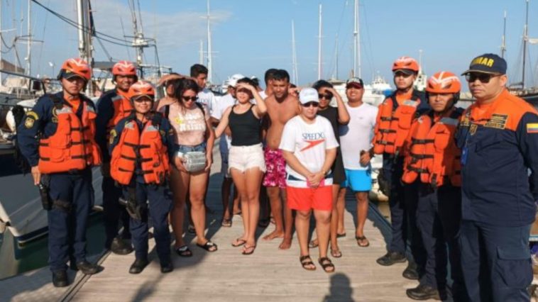 Armada rescata a 12 pasajeros a bordo de un yate que viajaba de Cartagena a Santa Marta