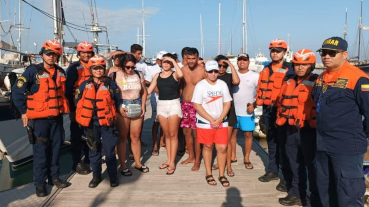 Armada rescata a 12 pasajeros a bordo de un yate que viajaba de Cartagena a Santa Marta