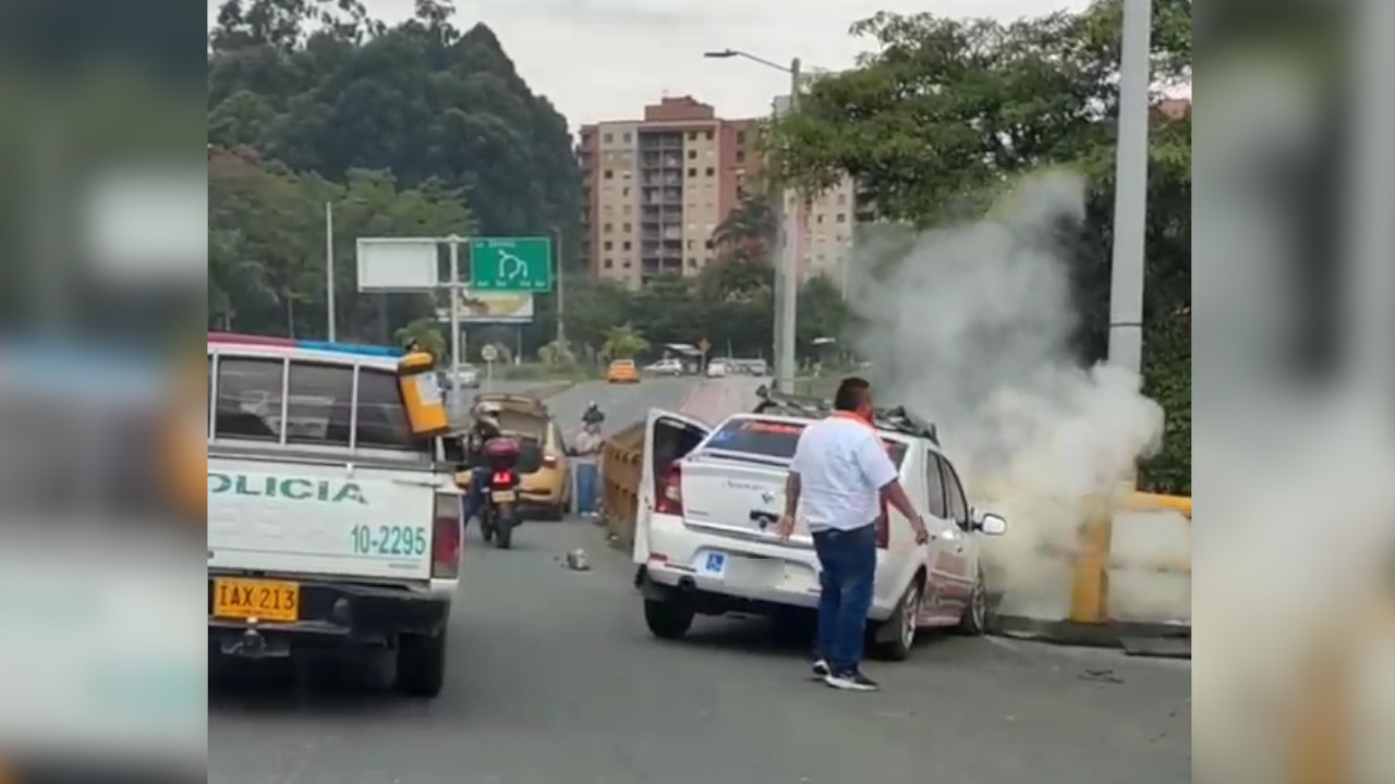 [VIDEO] Un carro se chocó en Sabaneta y se incendió