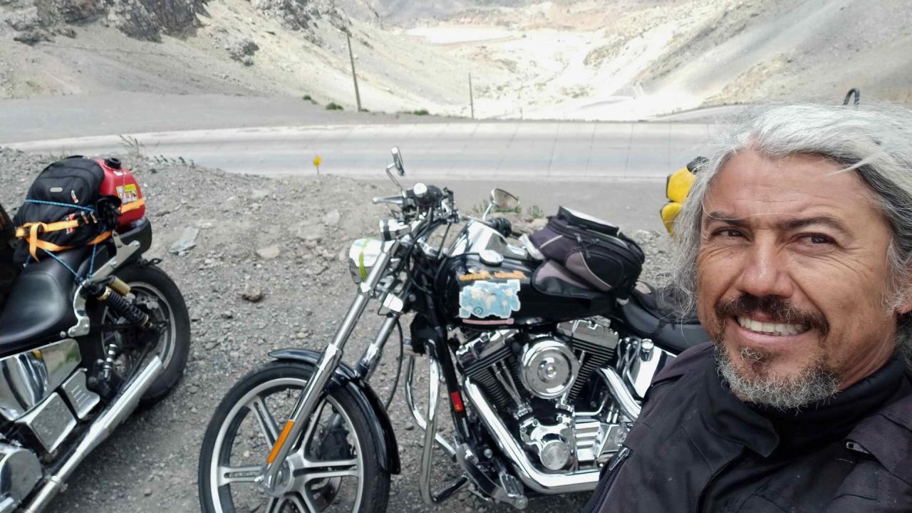 Aventurero español en busca de Récord Guinness, varado en Perú por protestas