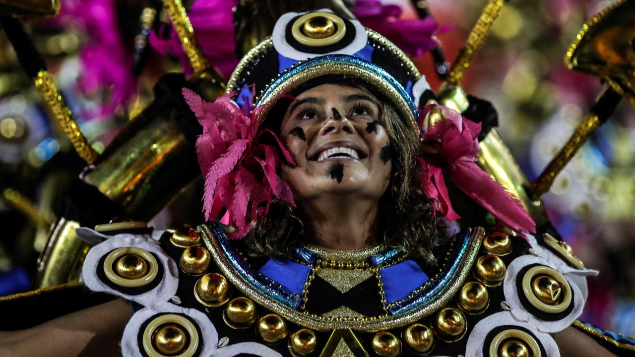 Desfiles callejeros, alma del carnaval, regresan a Río tras dos años ausentes