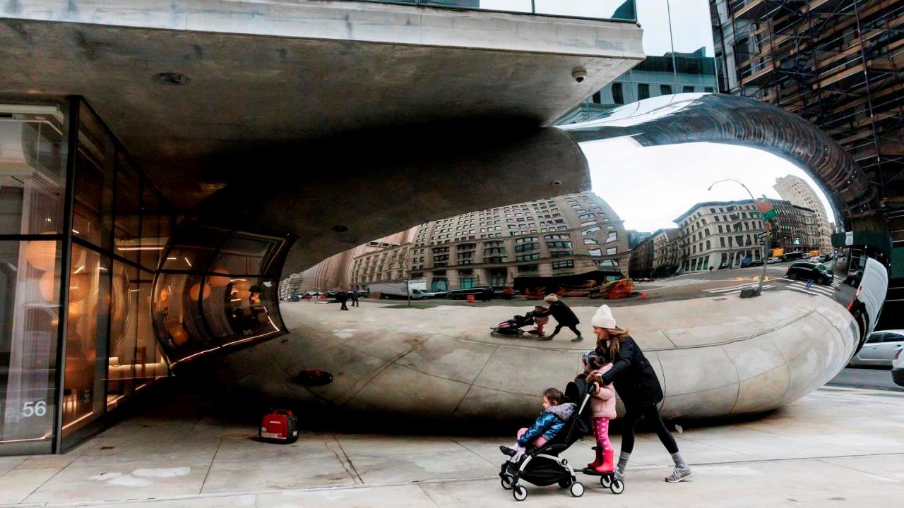 La nueva escultura de Nueva York: un "frijol" futurista bajo un rascacielos