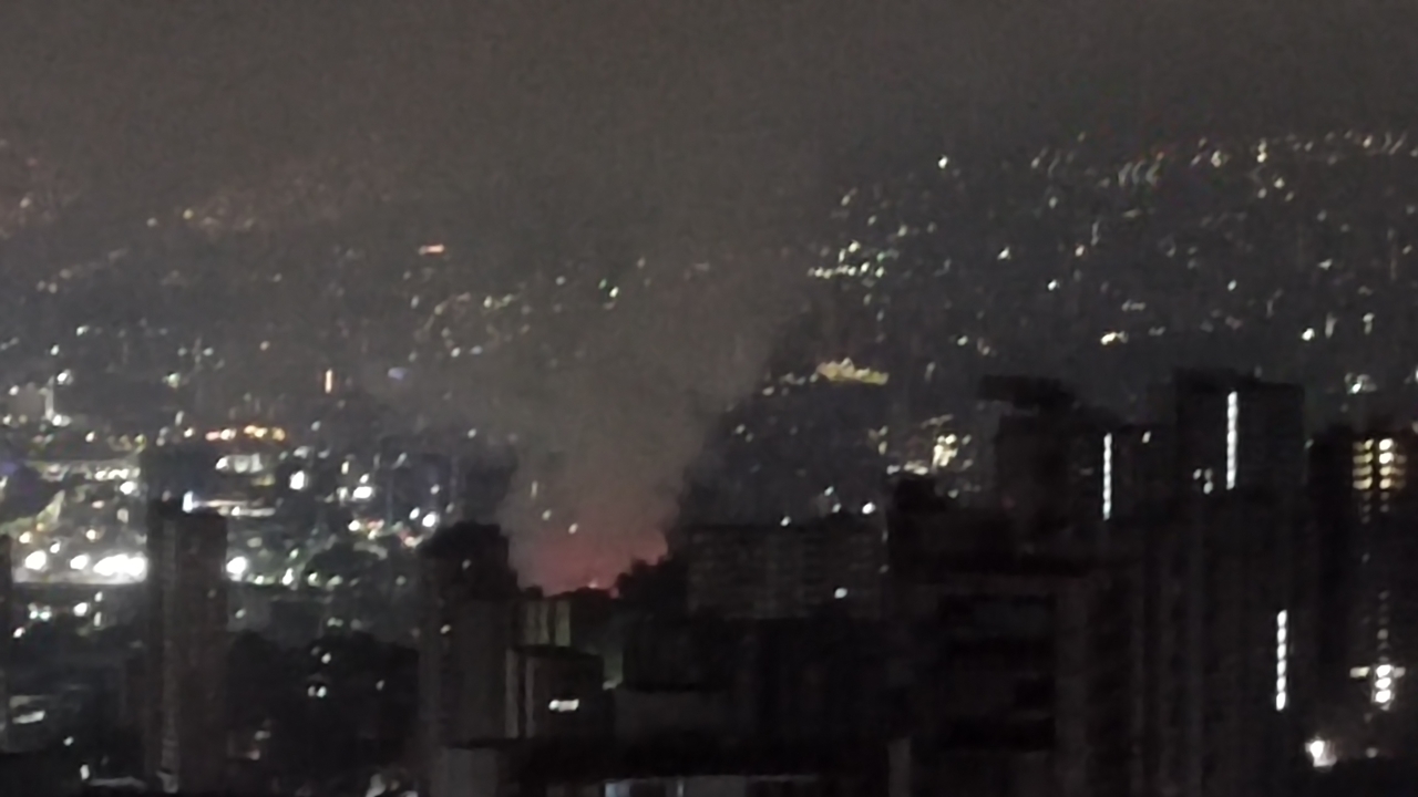 GALERIA DE FOTOS: Bomberos avanzan en el control del incendio de Envigado