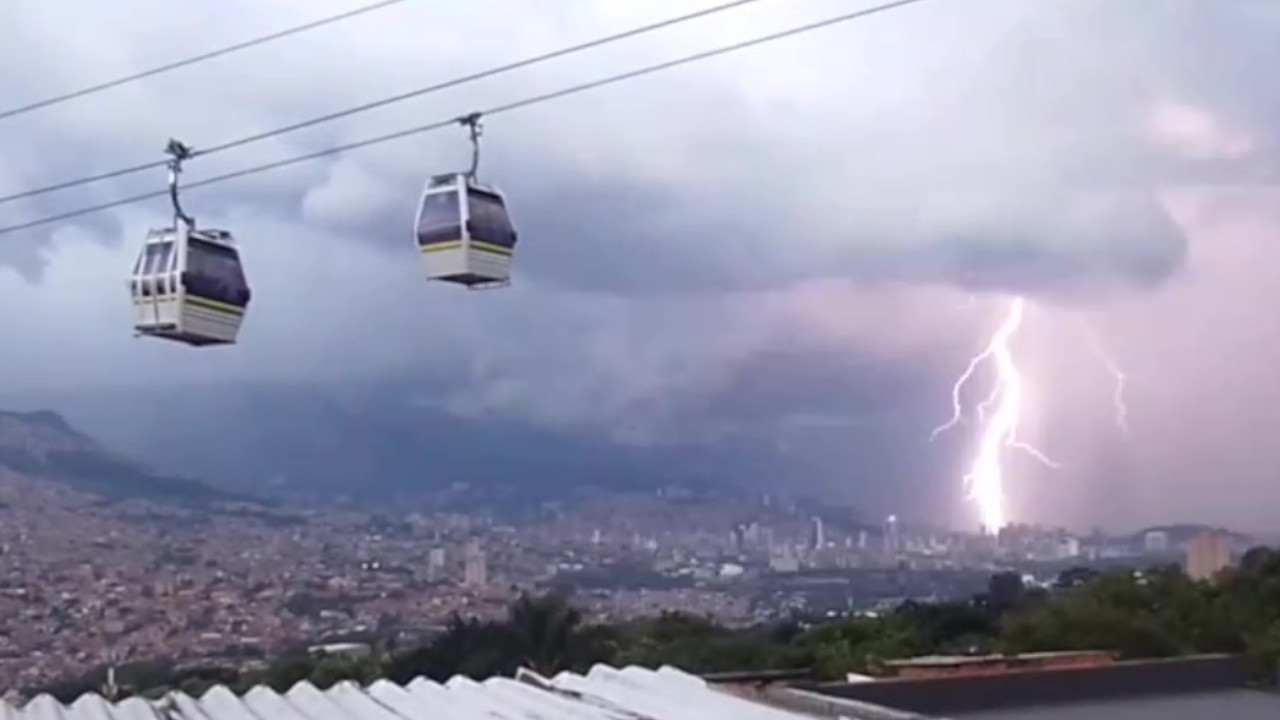 Metrocables fuera de servicio por lluvias que azotan a Medellín