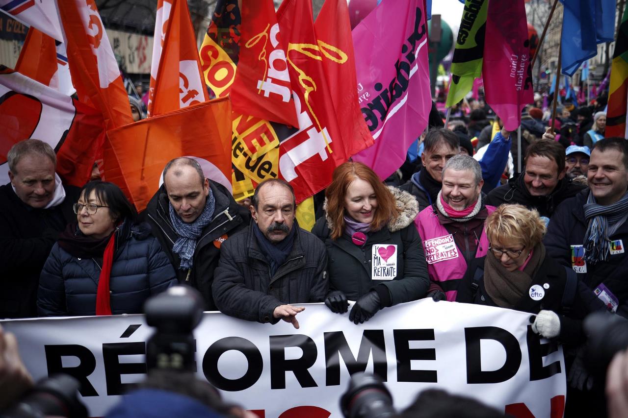 Más de un millón de personas se manifiestan contra la reforma de las pensiones de Macron, según la CGT 2 protestas francia1